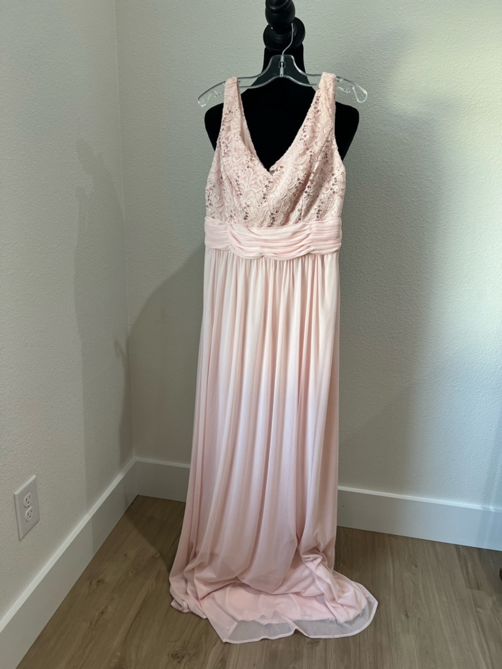 Elegant V-Neck Pink Lace Maxi Dress